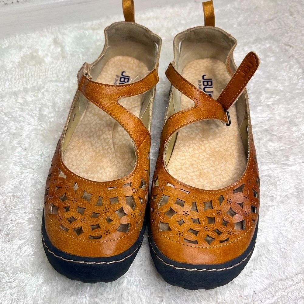 JBU Sandals in Brown and Tan